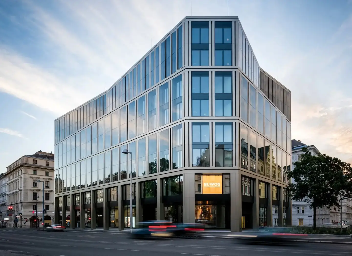 3D Rendering in New York: Architectural Visualization for Real Estate and Urban Development Commercial architectural rendering services image of a modern mixed-use building with glass facade