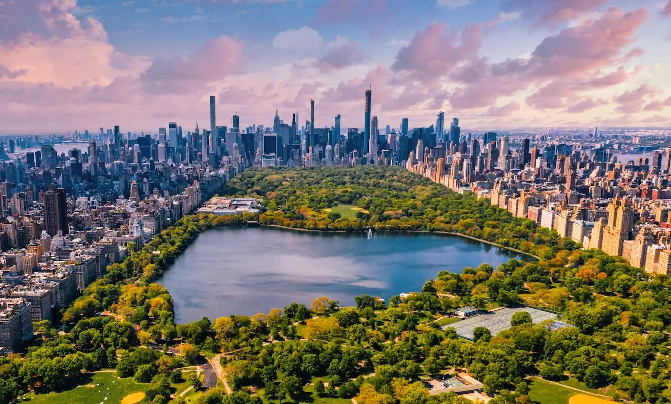 3D Rendering in New York: Architectural Visualization for Real Estate and Urban Development New York 3D architectural rendering of Central Park skyline with reservoir, towers, and sunset clouds
