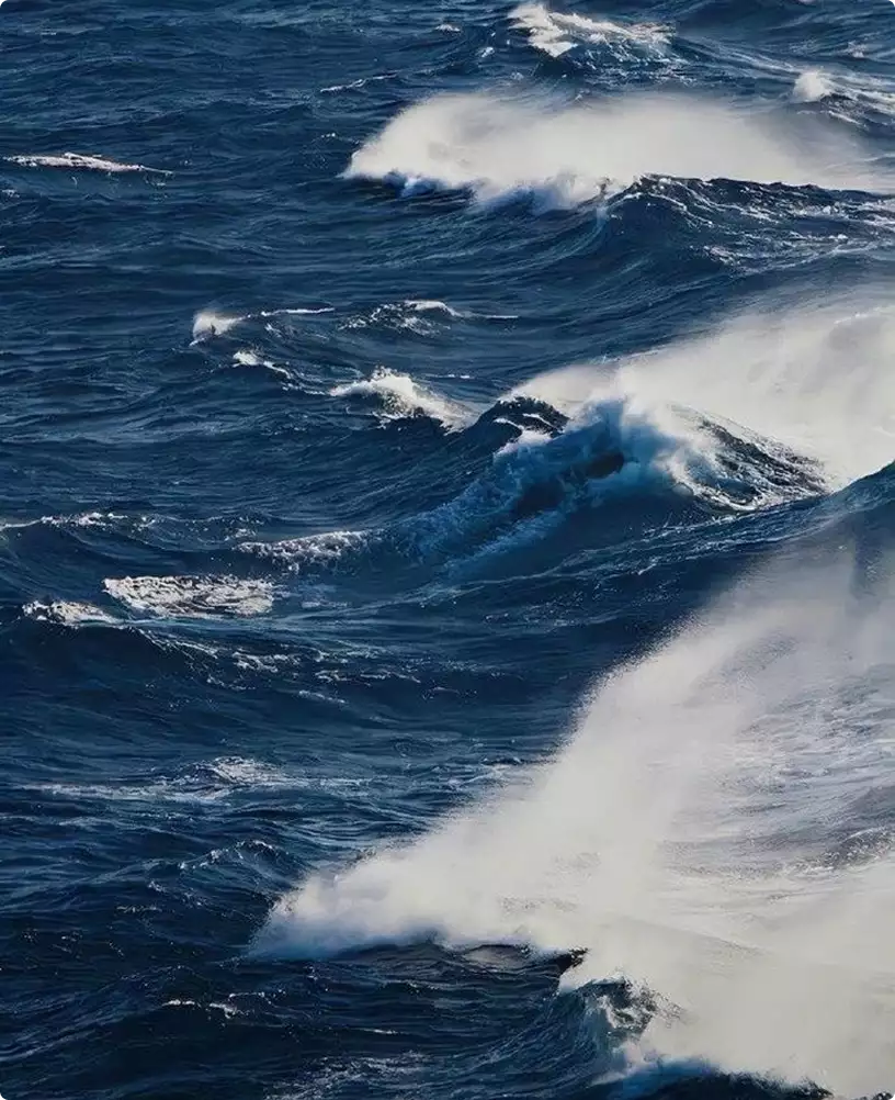 3D yacht visualization showing powerful ocean waves with sea spray under bright sunlight