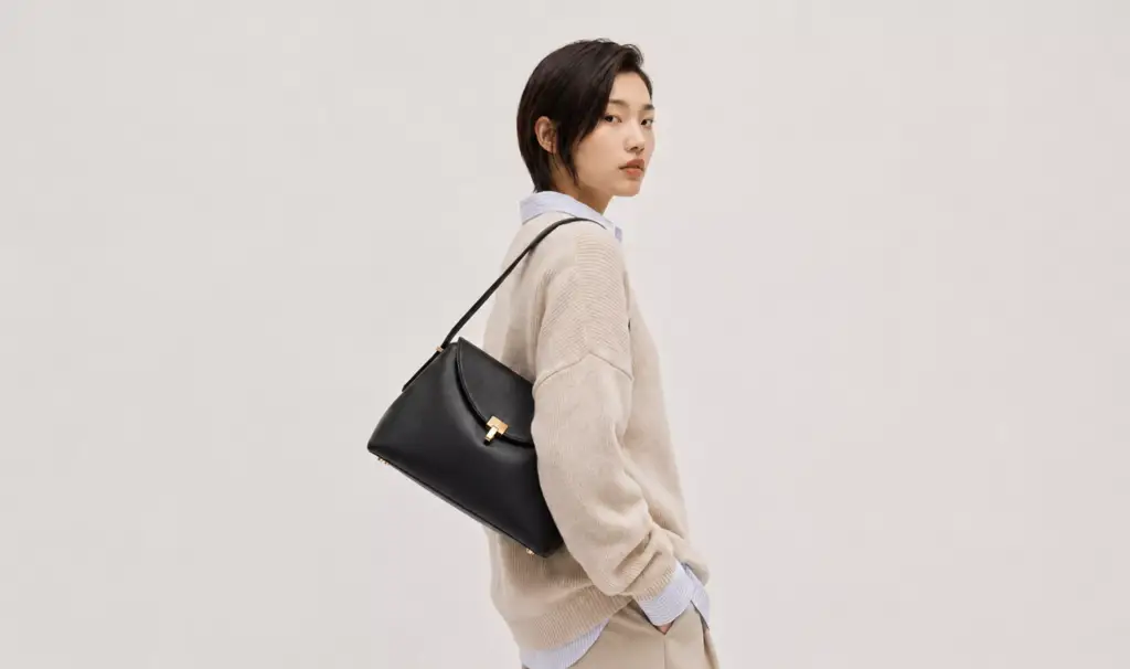 Premium leather Toteme bag CGI visualization with model in neutral tones