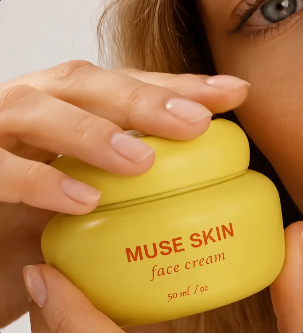 Detailed render of the face-cream jar and cap, AI product visualization.