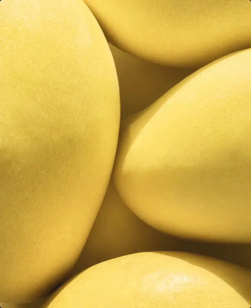 Soft peach halves illustrating the natural ingredient story of the face cream, AI visualization.